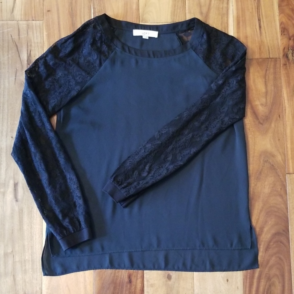 Loft hunter green and lace sleeve top